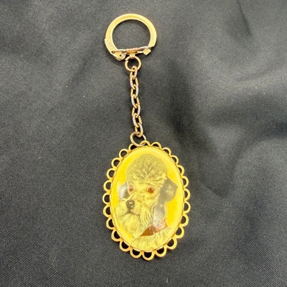 Vintage Poodle Portrait Cameo Keychain Gold Tone Scalloped Frame Retro Dog Charm